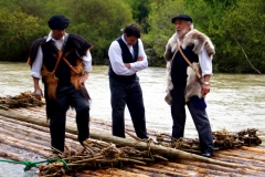 silbia_redondo_-_preparando_la_salida_de_la_almadia