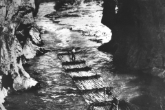 Mirando atrás / Atzera begira